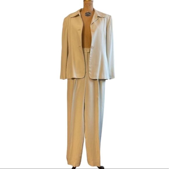 Vintage Crepe Silk Ecru Blazer and Pants suit - Jones New York - Picture 1 of 16